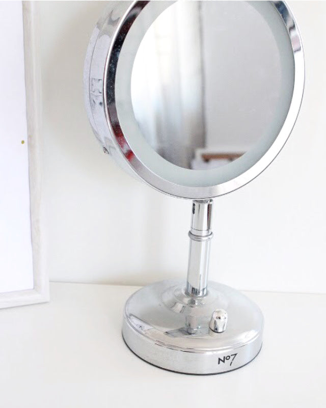 Review of the Boots No7 Illuminated Makeup Mirror