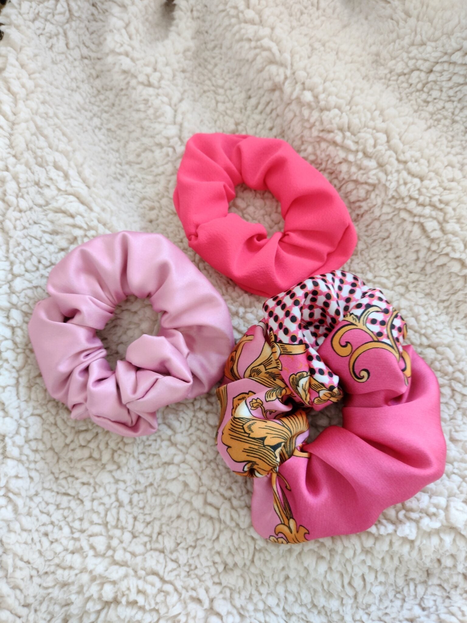 8 Ways to Wear a Scrunchie in 2022 and Beyond
